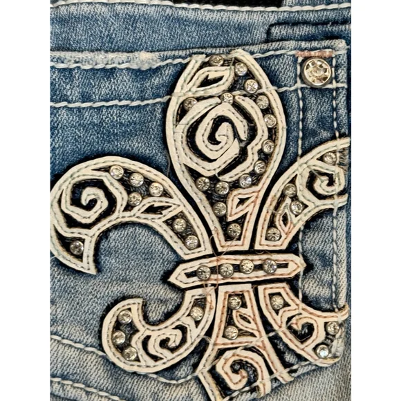 Miss Me Jeans Girls Light Wash Embellished Faded Bermuda Denim Shorts Si… - Picture 8 of 9